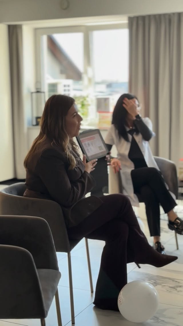 Okładka rolki ze spotkania o pielęgnacji w Atlanta & Esti Clinic