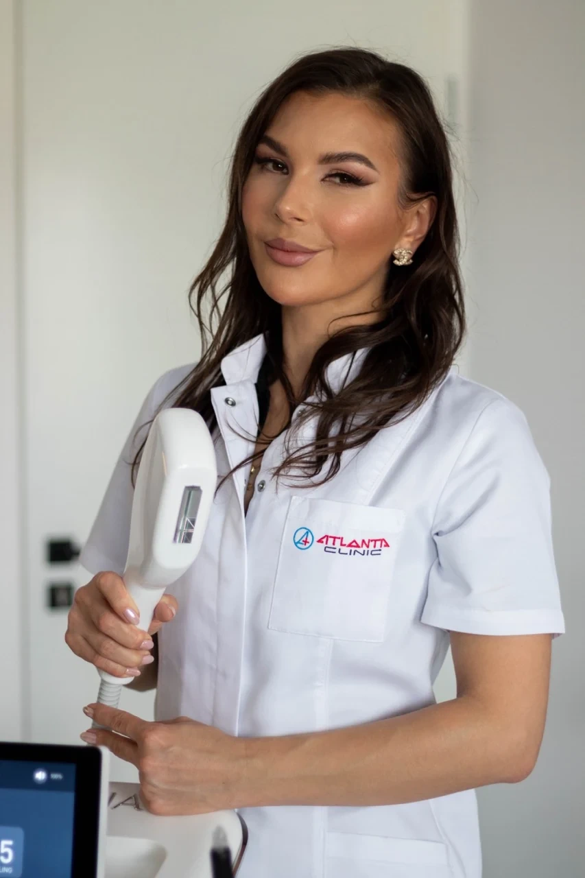 Dr n. med. Tatiana Jasińska — zdjęcie z sesji w klinice