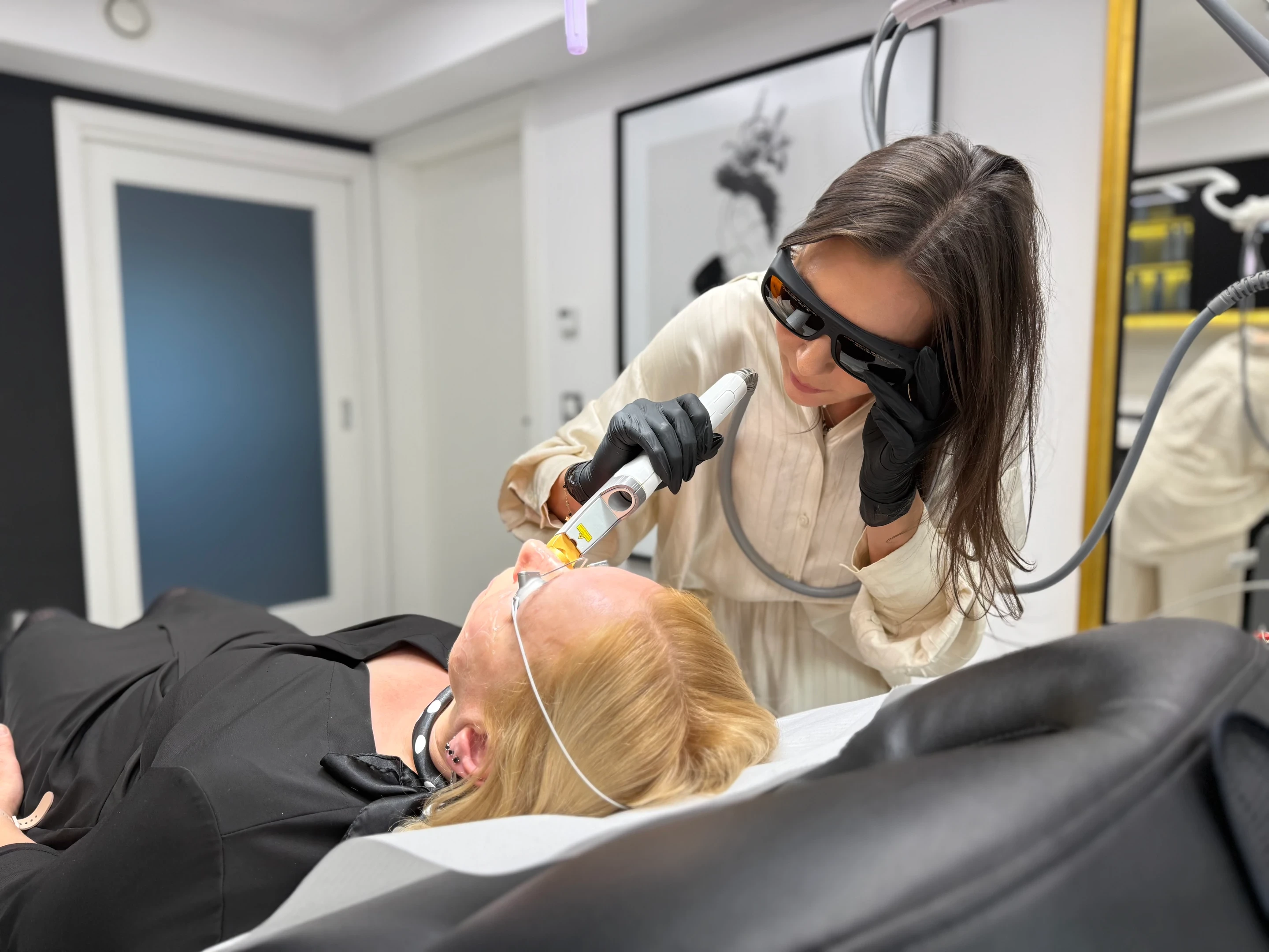 Zabieg laserowy w gabinecie Atlanta & Esti Clinic w Lublińcu